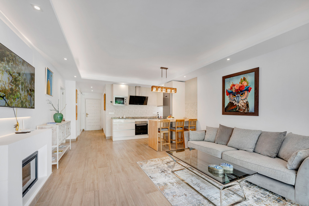 2 Bed Apartment for sale in The Golden Mile Costa Del Sol, Málaga, Spain