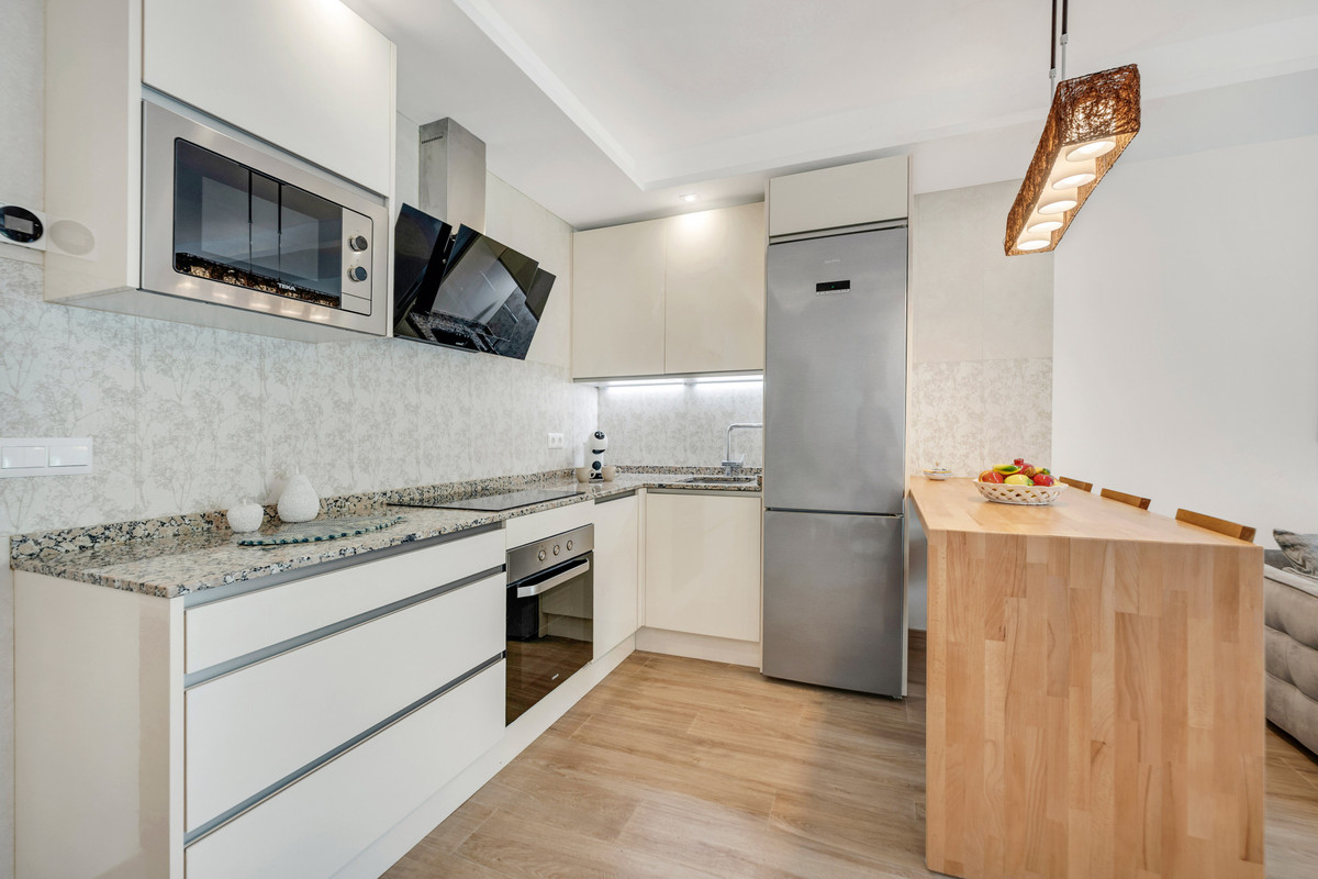 2 Bed Apartment for sale in The Golden Mile Costa Del Sol, Málaga, Spain