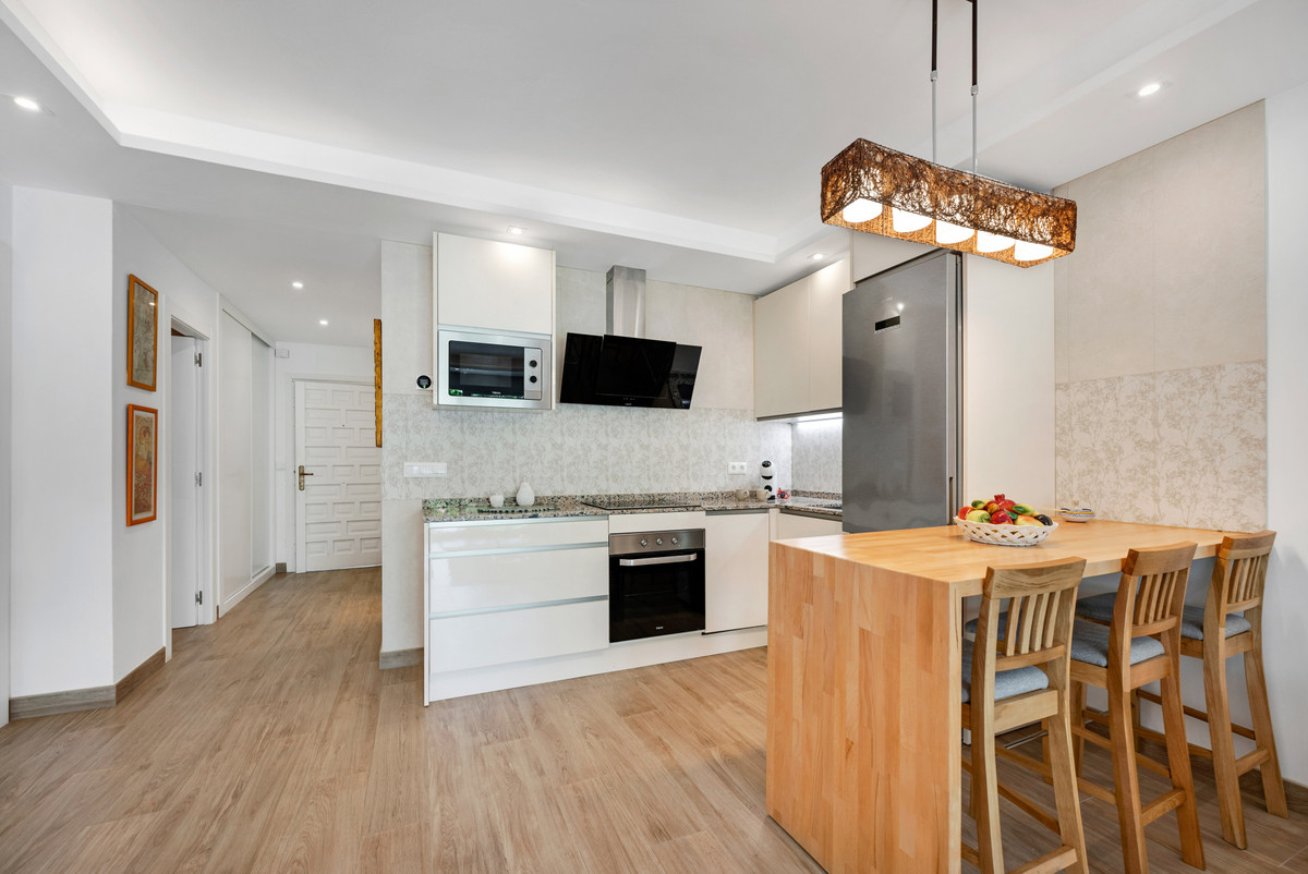 2 Bed Apartment for sale in The Golden Mile Costa Del Sol, Málaga, Spain