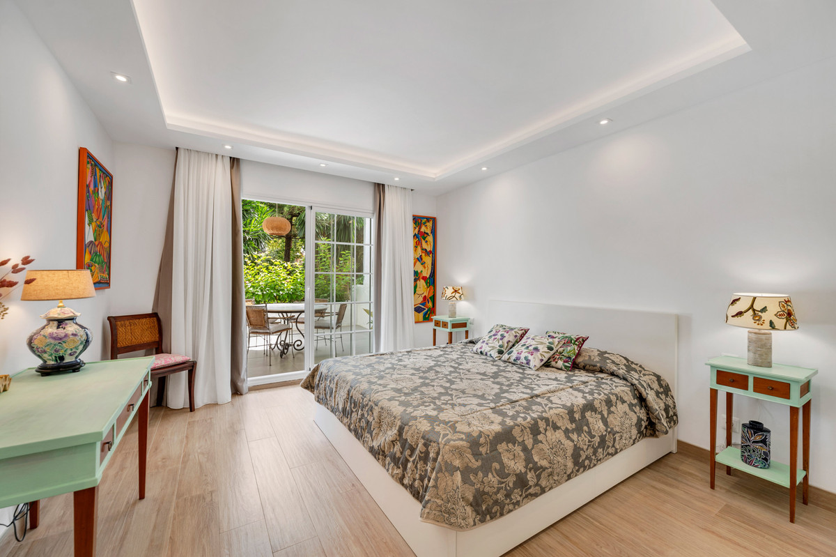 2 Bed Apartment for sale in The Golden Mile Costa Del Sol, Málaga, Spain