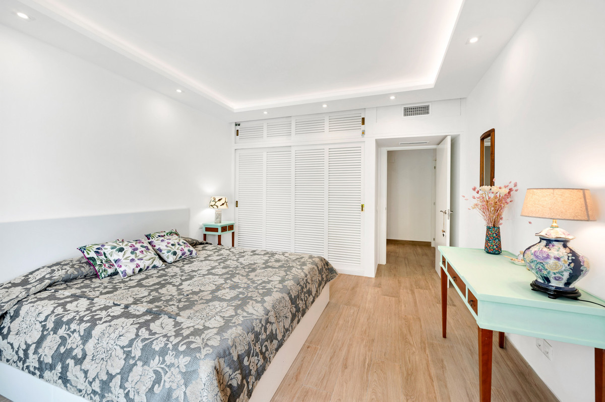 2 Bed Apartment for sale in The Golden Mile Costa Del Sol, Málaga, Spain