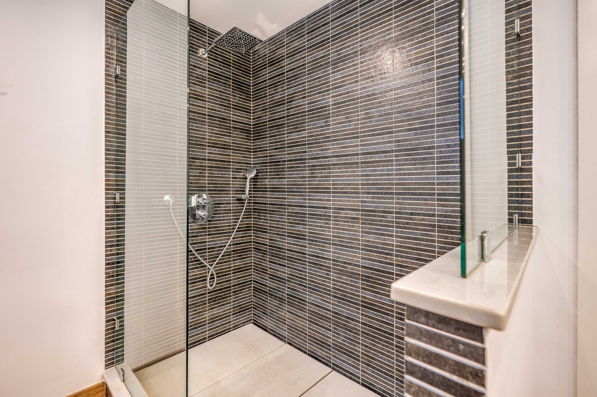 2 Bed Apartment for sale in The Golden Mile Costa Del Sol, Málaga, Spain