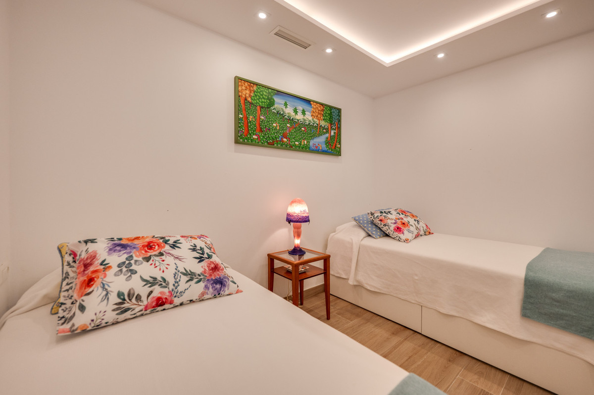 2 Bed Apartment for sale in The Golden Mile Costa Del Sol, Málaga, Spain