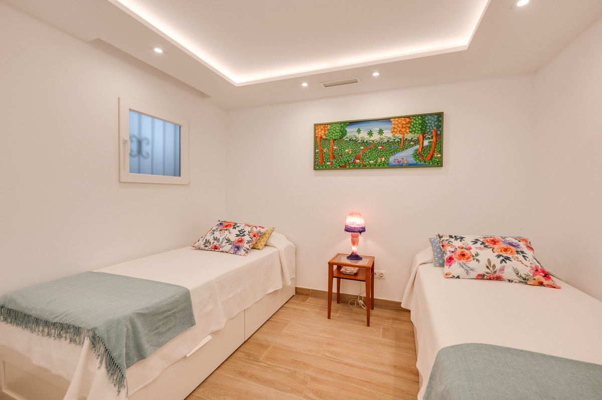 2 Bed Apartment for sale in The Golden Mile Costa Del Sol, Málaga, Spain