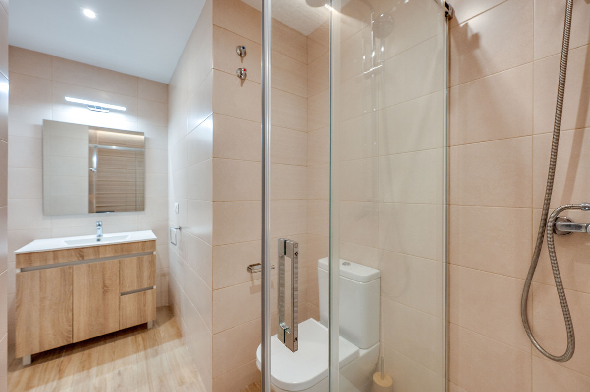 2 Bed Apartment for sale in The Golden Mile Costa Del Sol, Málaga, Spain