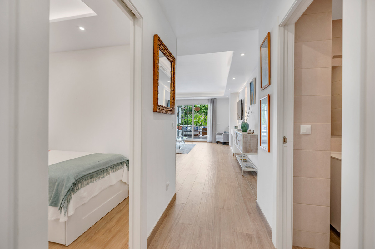 2 Bed Apartment for sale in The Golden Mile Costa Del Sol, Málaga, Spain