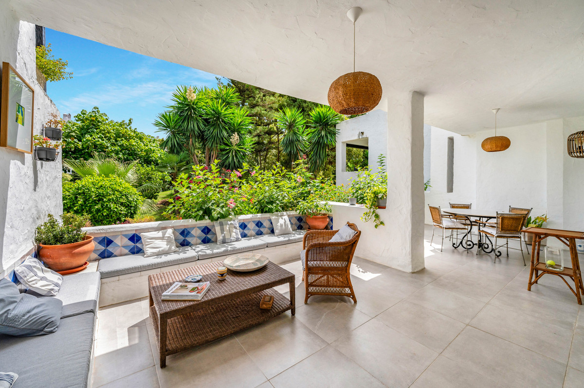 2 Bed Apartment for sale in The Golden Mile Costa Del Sol, Málaga, Spain