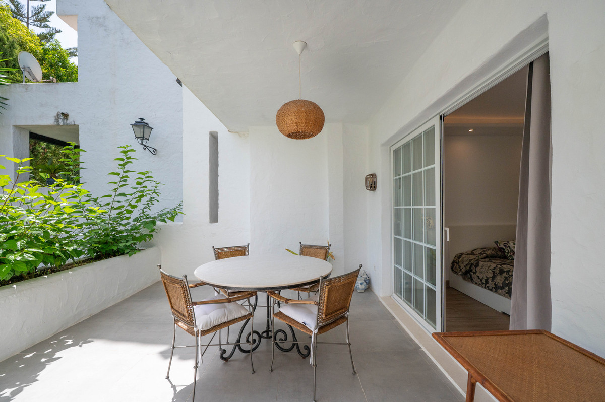 2 Bed Apartment for sale in The Golden Mile Costa Del Sol, Málaga, Spain