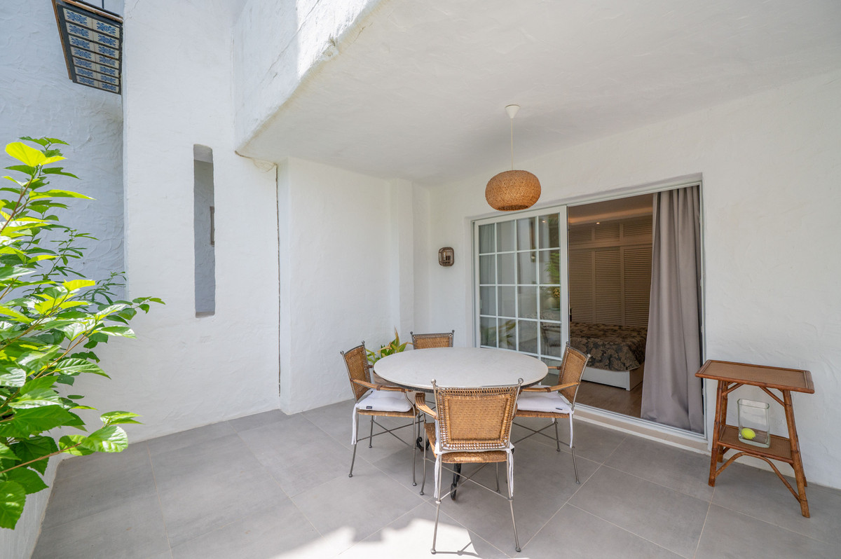 2 Bed Apartment for sale in The Golden Mile Costa Del Sol, Málaga, Spain