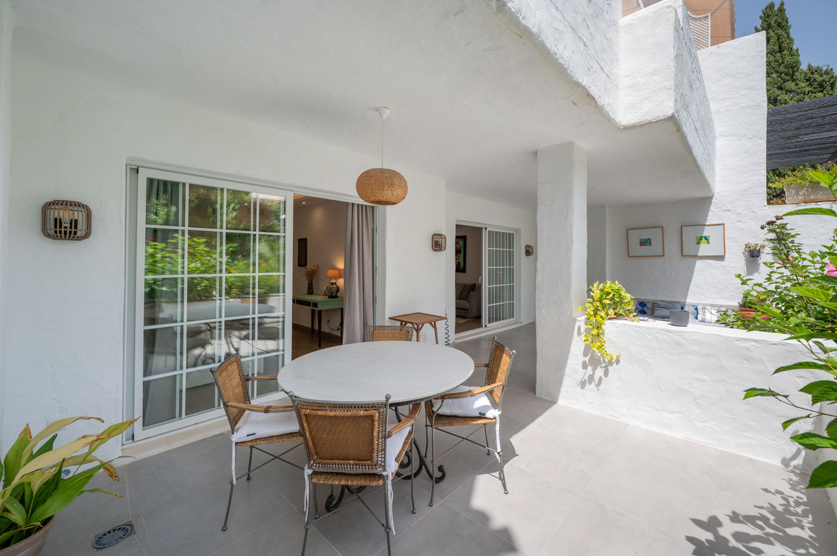 2 Bed Apartment for sale in The Golden Mile Costa Del Sol, Málaga, Spain
