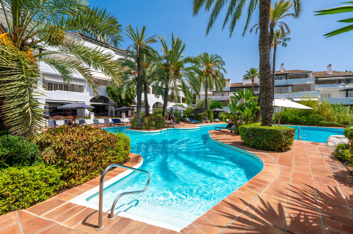 2 Bed Apartment for sale in The Golden Mile Costa Del Sol, Málaga, Spain