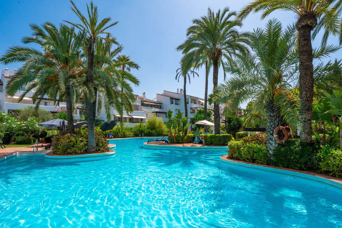 2 Bed Apartment for sale in The Golden Mile Costa Del Sol, Málaga, Spain