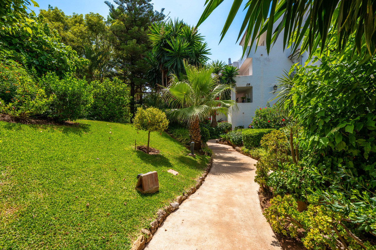2 Bed Apartment for sale in The Golden Mile Costa Del Sol, Málaga, Spain