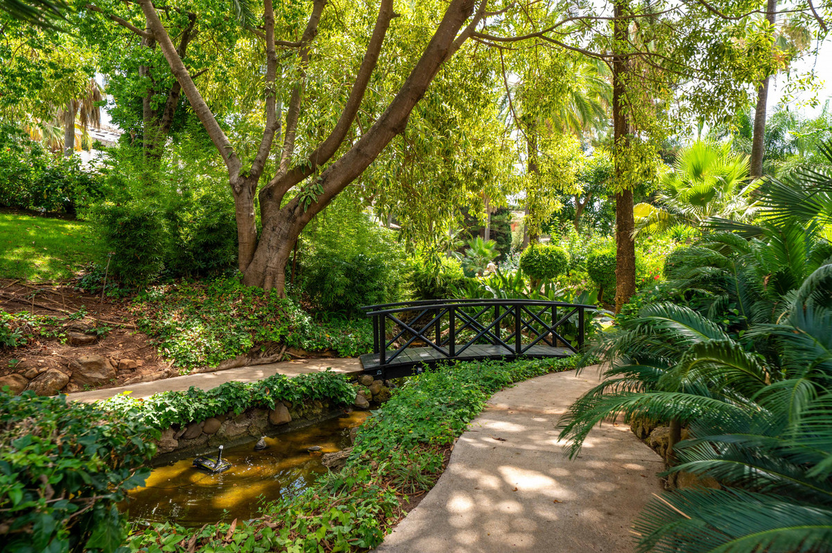 2 Bed Apartment for sale in The Golden Mile Costa Del Sol, Málaga, Spain