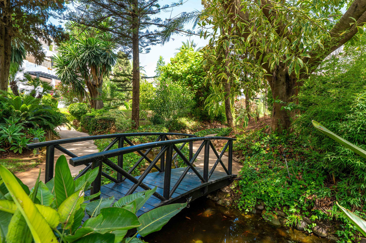 2 Bed Apartment for sale in The Golden Mile Costa Del Sol, Málaga, Spain