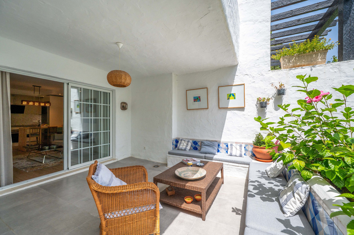 2 Bed Apartment for sale in The Golden Mile Costa Del Sol, Málaga, Spain