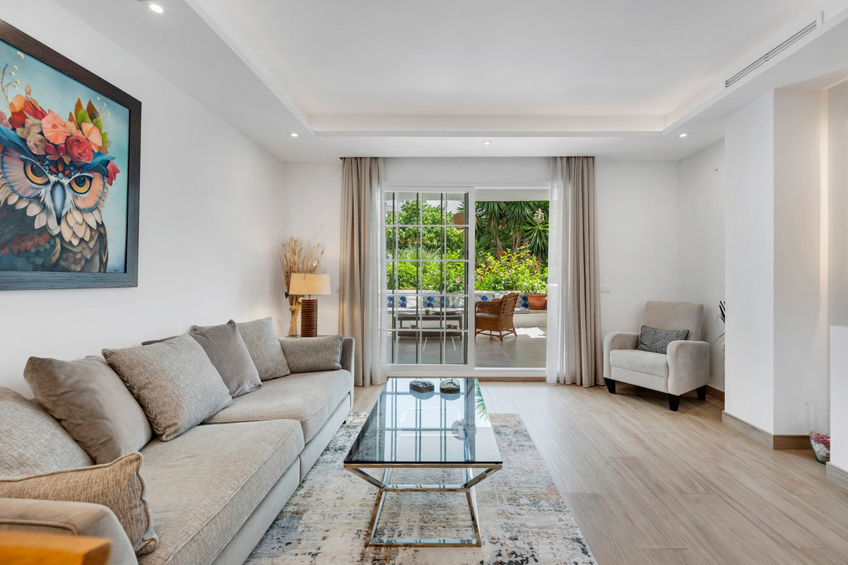 2 Bed Apartment for sale in The Golden Mile Costa Del Sol, Málaga, Spain