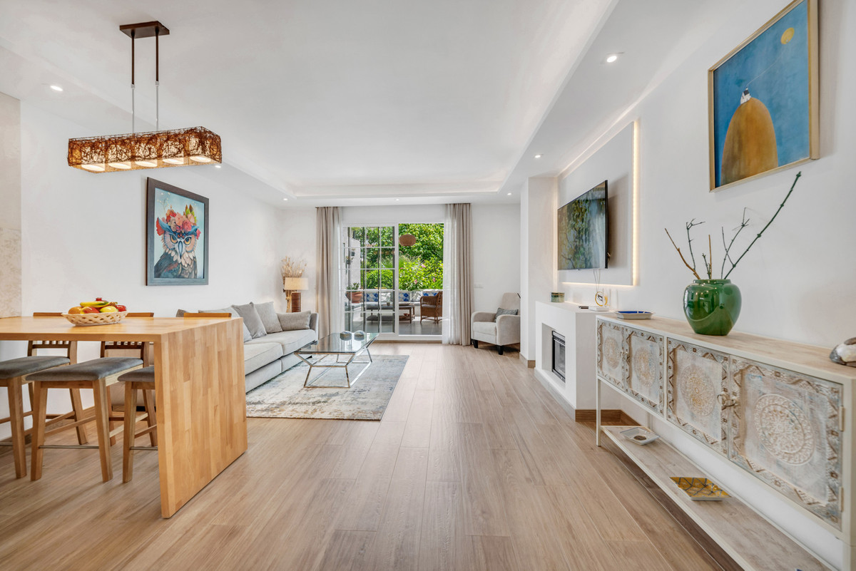 2 Bed Apartment for sale in The Golden Mile Costa Del Sol, Málaga, Spain