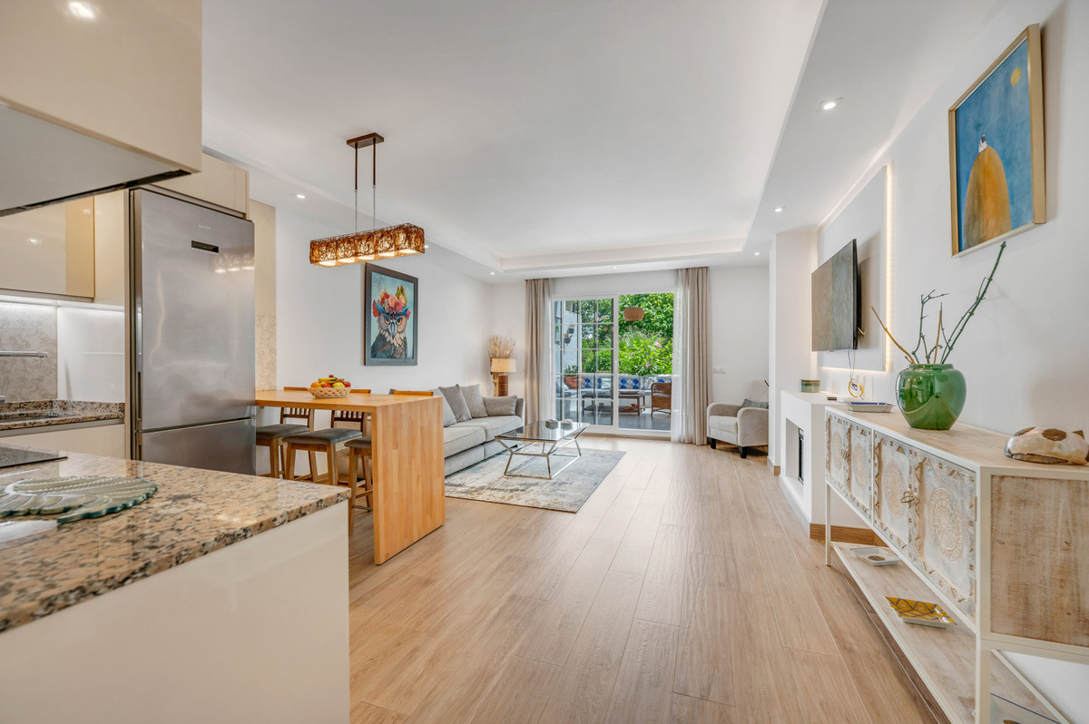 2 Bed Apartment for sale in The Golden Mile Costa Del Sol, Málaga, Spain