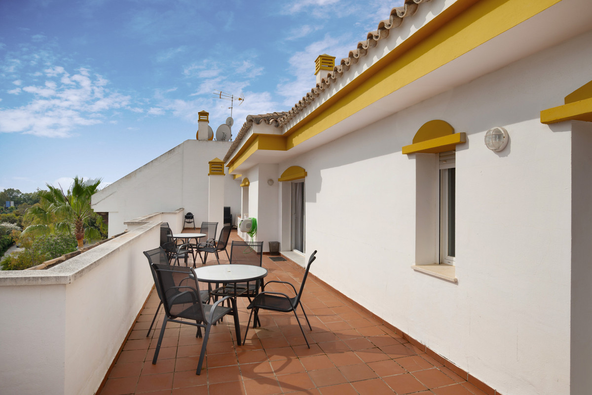 2 Bed Apartment for sale in Nueva Andalucía Costa Del Sol, Málaga, Spain