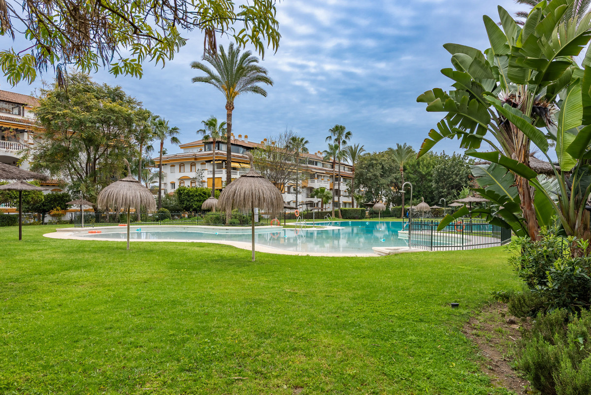 2 Bed Apartment for sale in Nueva Andalucía Costa Del Sol, Málaga, Spain