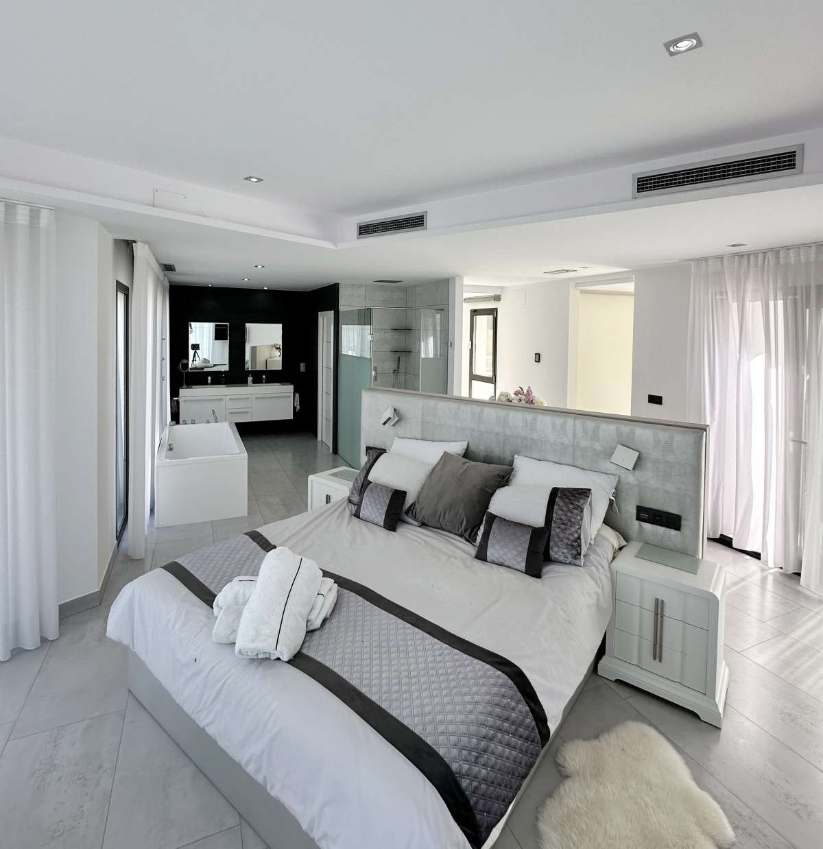 5 Bed Townhouse for sale in Javea Costa Blanca, Alicante, Spain