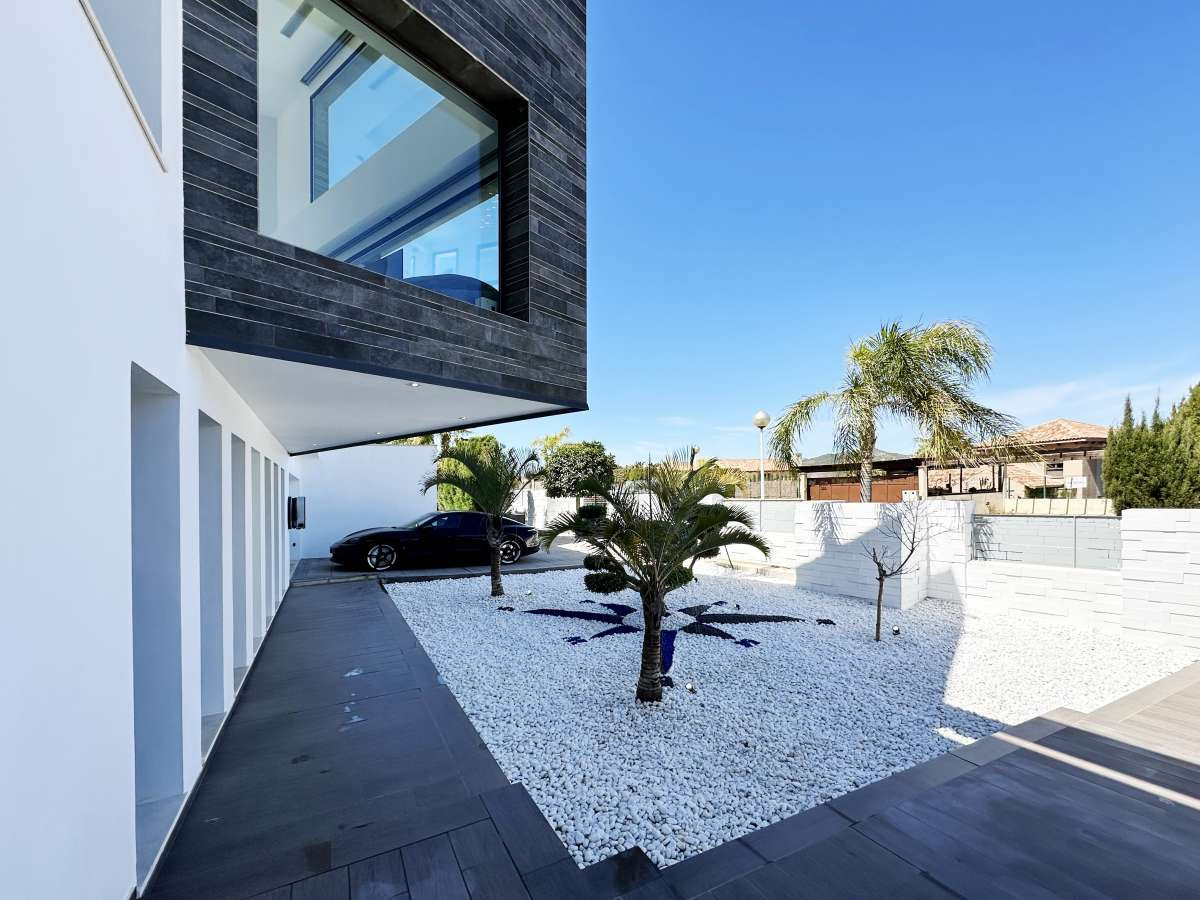 5 Bed Townhouse for sale in Javea Costa Blanca, Alicante, Spain