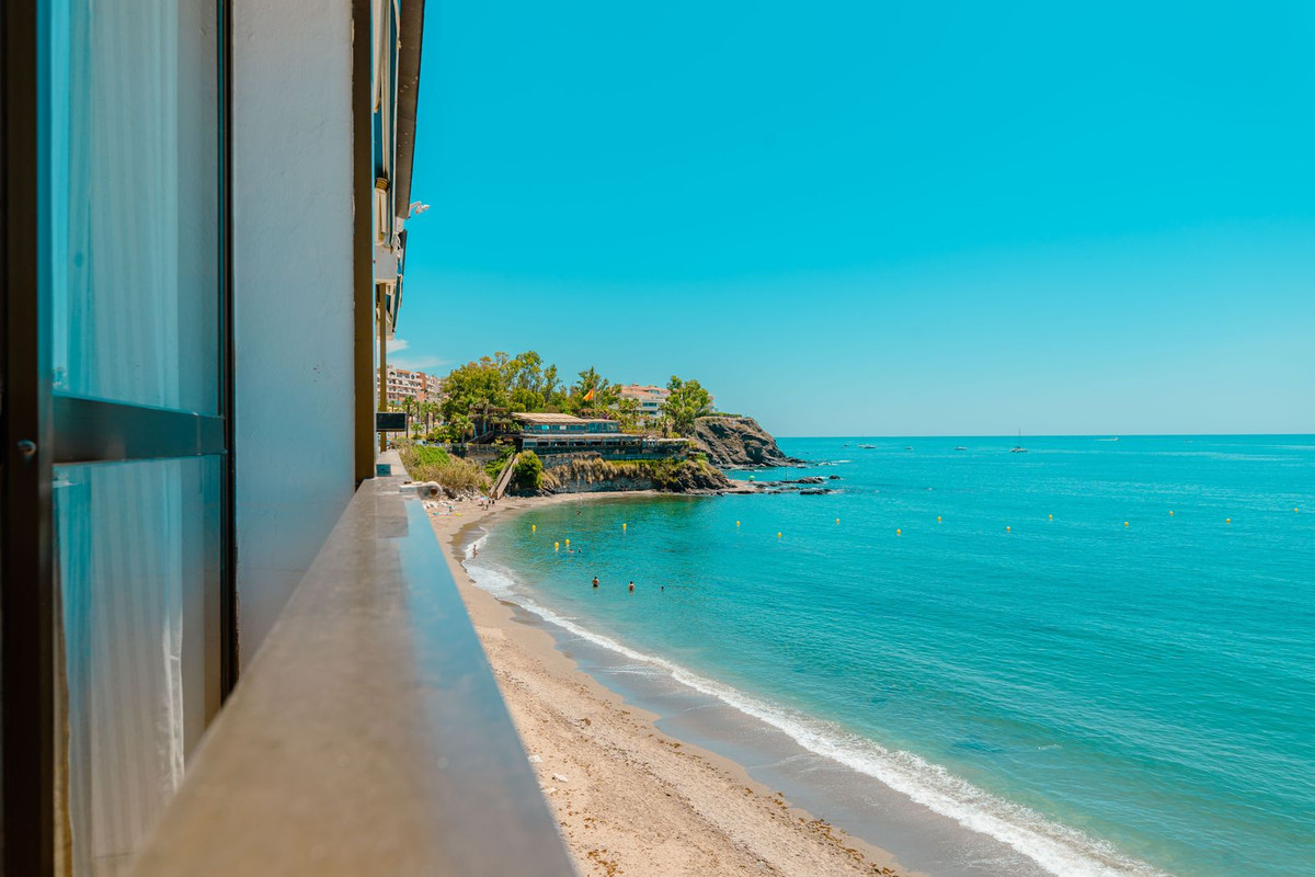 3 Bed Apartment for sale in Benalmadena Costa Costa Del Sol, Málaga, Spain