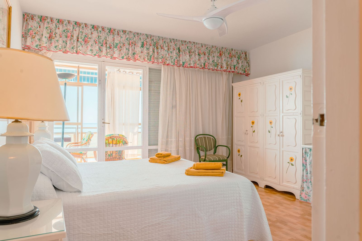 3 Bed Apartment for sale in Benalmadena Costa Costa Del Sol, Málaga, Spain
