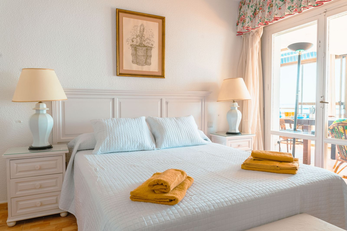 3 Bed Apartment for sale in Benalmadena Costa Costa Del Sol, Málaga, Spain