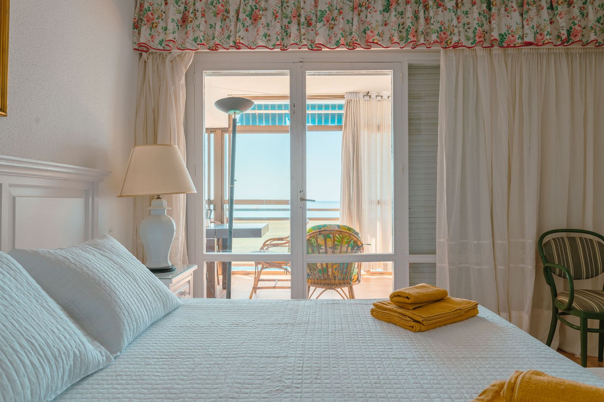 3 Bed Apartment for sale in Benalmadena Costa Costa Del Sol, Málaga, Spain