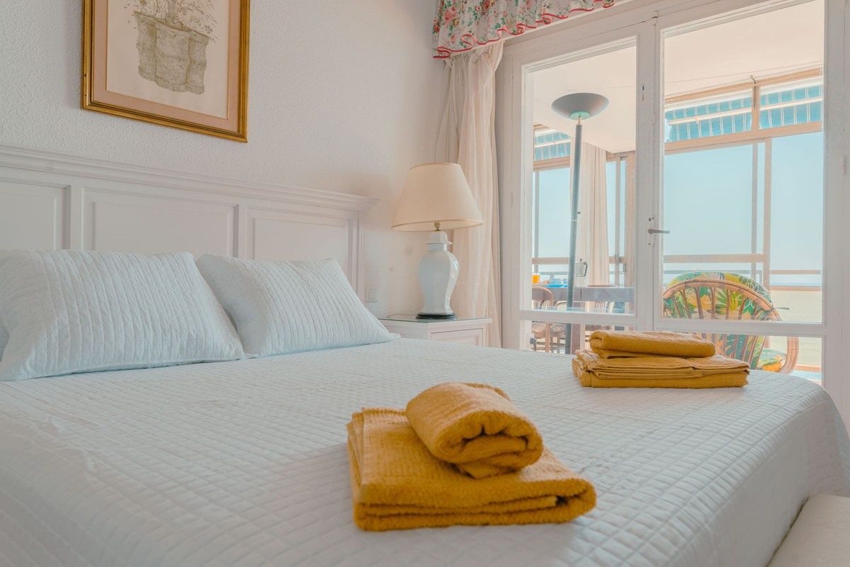 3 Bed Apartment for sale in Benalmadena Costa Costa Del Sol, Málaga, Spain