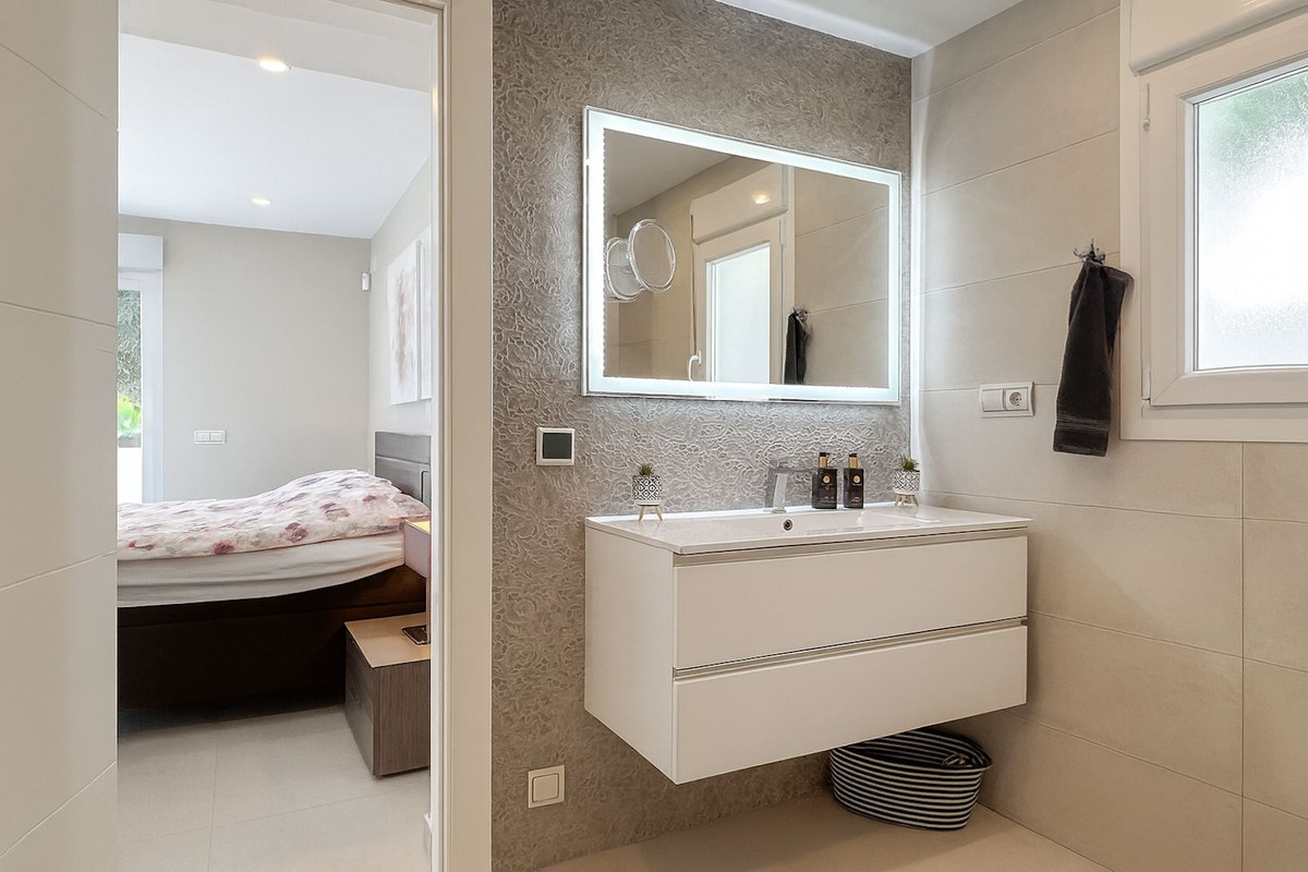 Se vende Villa - Chalet de 3 dormitorios en Costa Del Sol, Málaga, España