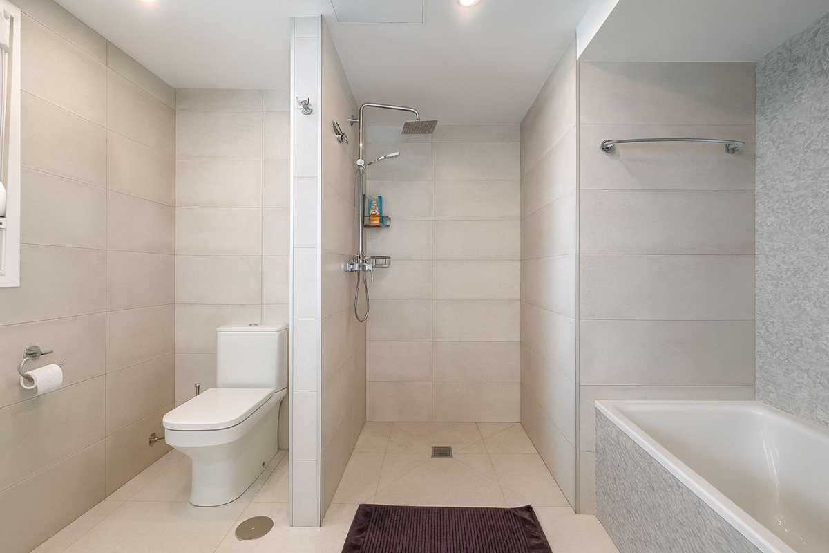 Se vende Villa - Chalet de 3 dormitorios en Costa Del Sol, Málaga, España