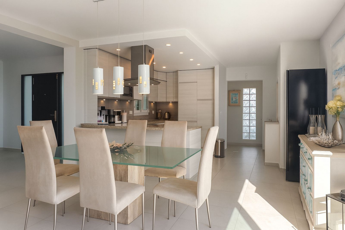 Se vende Villa - Chalet de 3 dormitorios en Costa Del Sol, Málaga, España