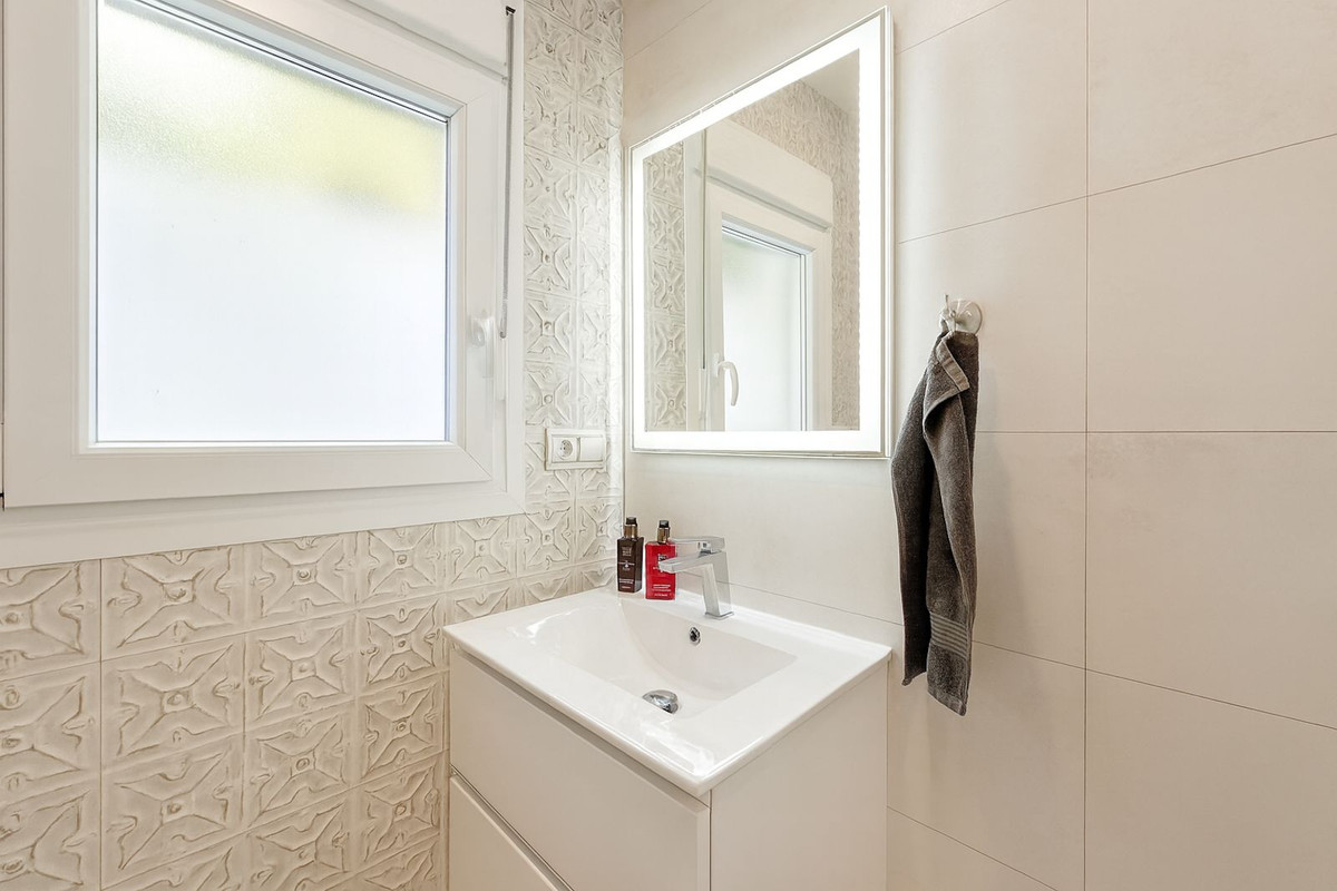 Se vende Villa - Chalet de 3 dormitorios en Costa Del Sol, Málaga, España
