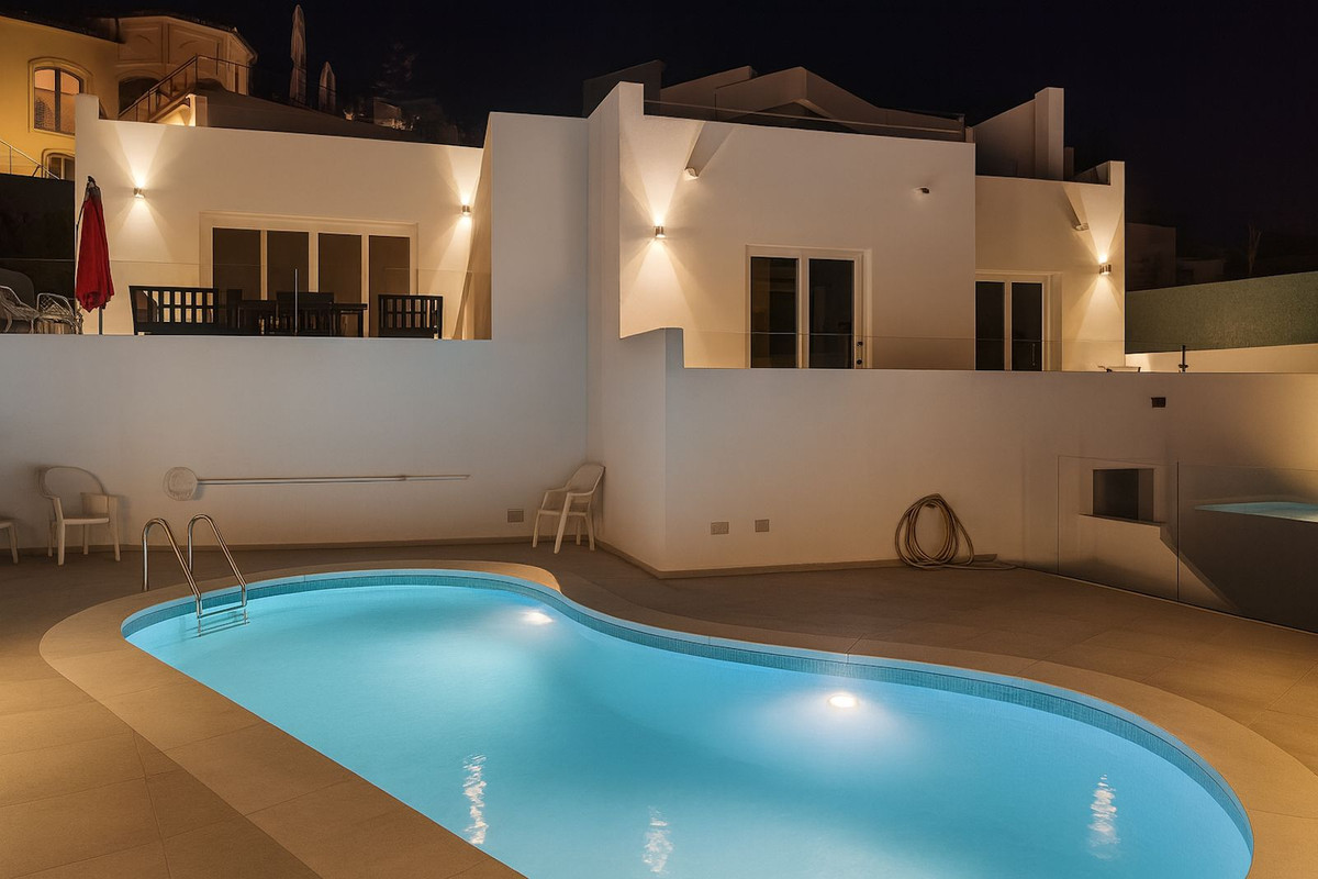 Se vende Villa - Chalet de 3 dormitorios en Costa Del Sol, Málaga, España
