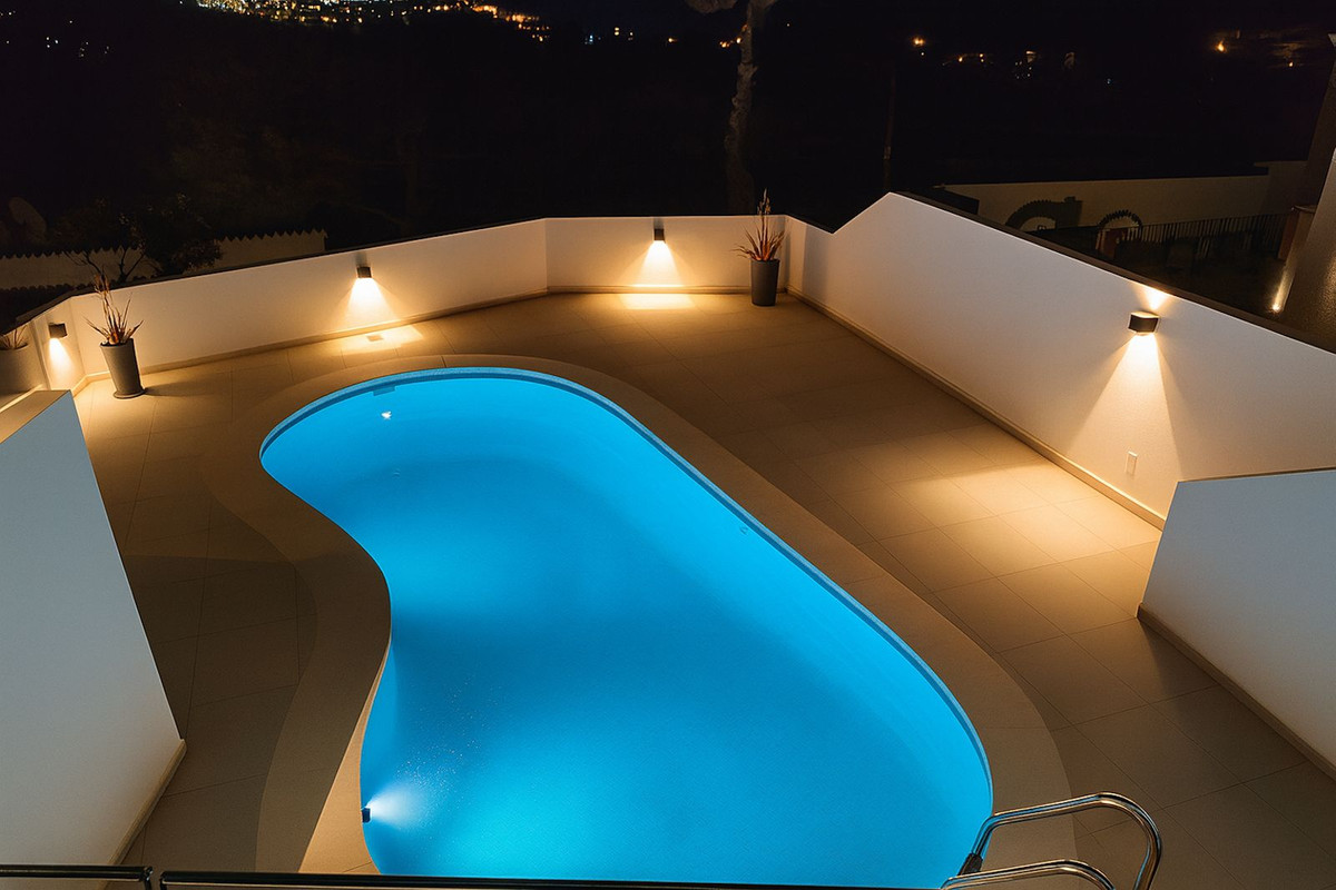 Se vende Villa - Chalet de 3 dormitorios en Costa Del Sol, Málaga, España