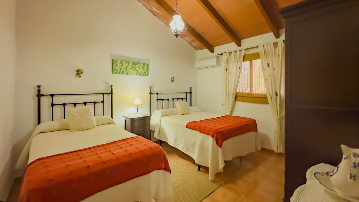 Se vende Finca - Cortijo de 2 dormitorios en Costa Del Sol, Málaga, España