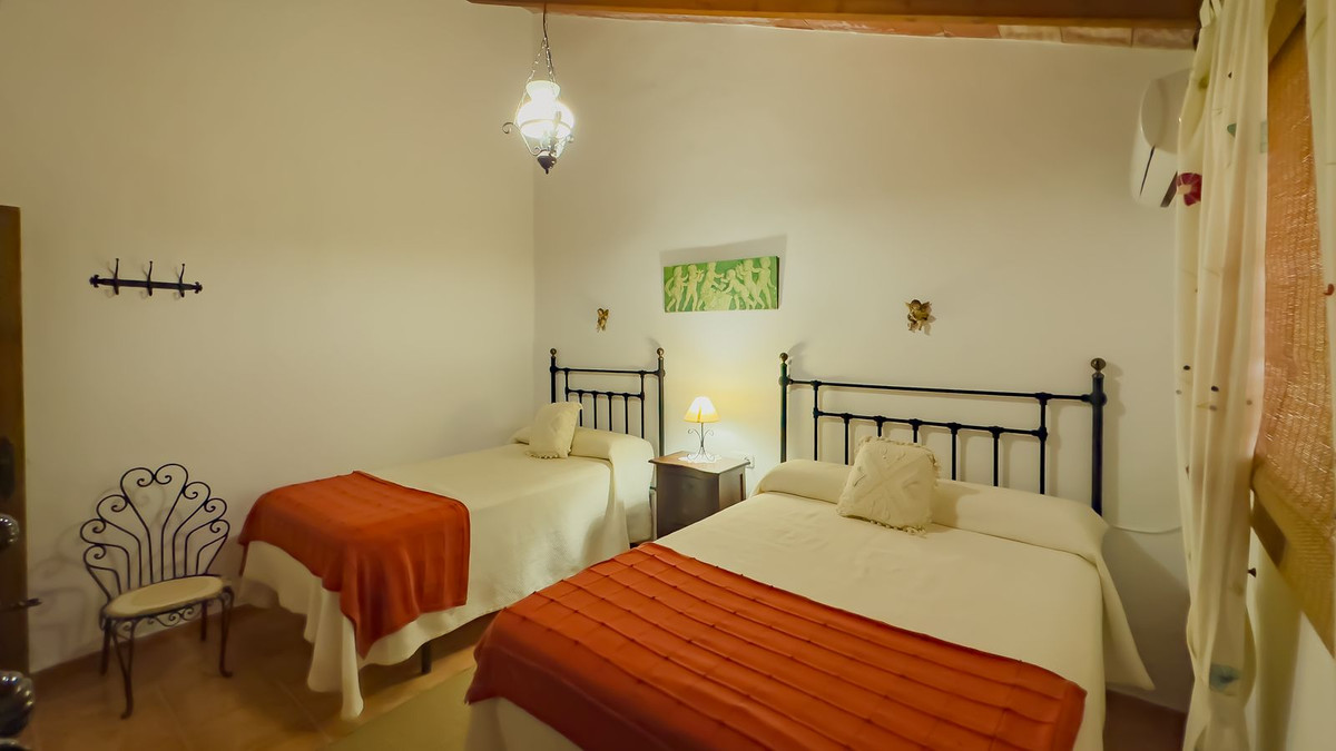 Se vende Finca - Cortijo de 2 dormitorios en Costa Del Sol, Málaga, España