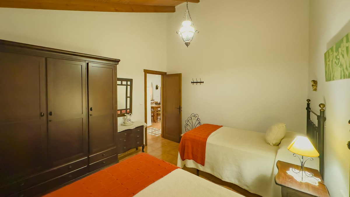 Se vende Finca - Cortijo de 2 dormitorios en Costa Del Sol, Málaga, España