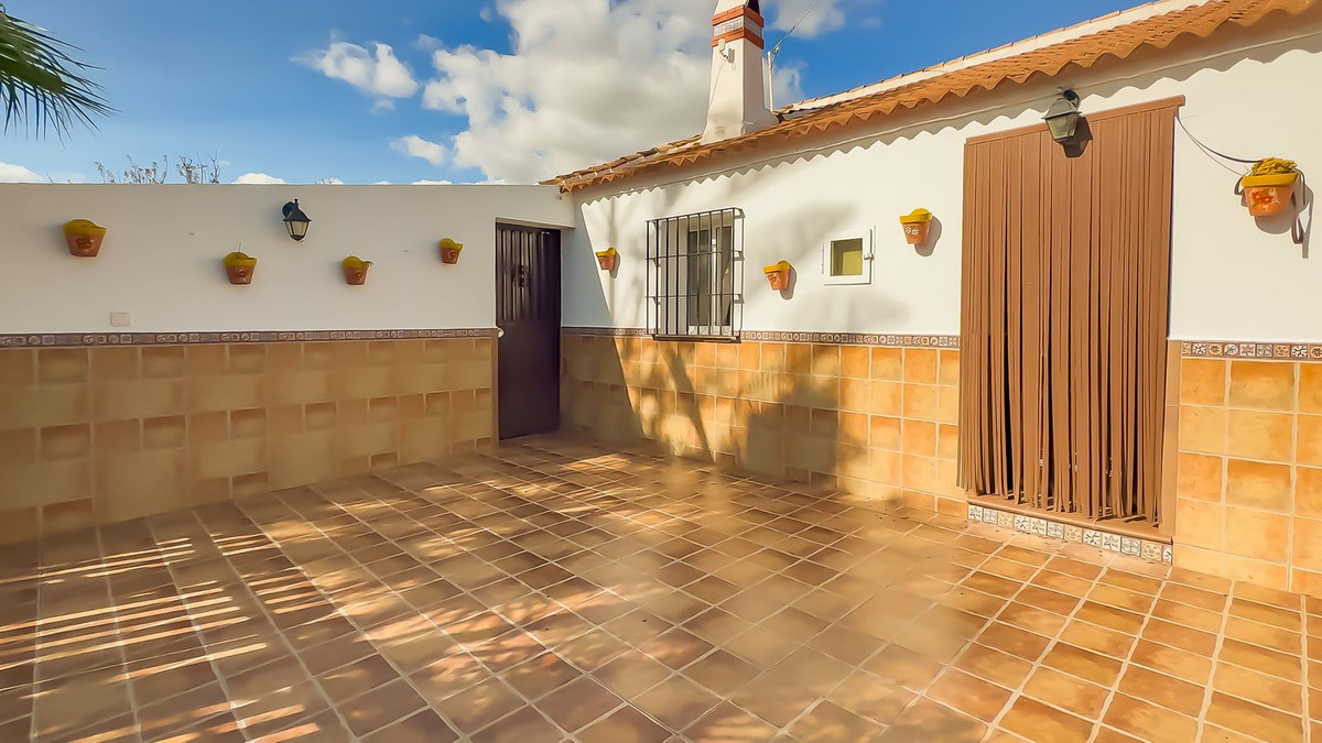 Se vende Finca - Cortijo de 2 dormitorios en Costa Del Sol, Málaga, España