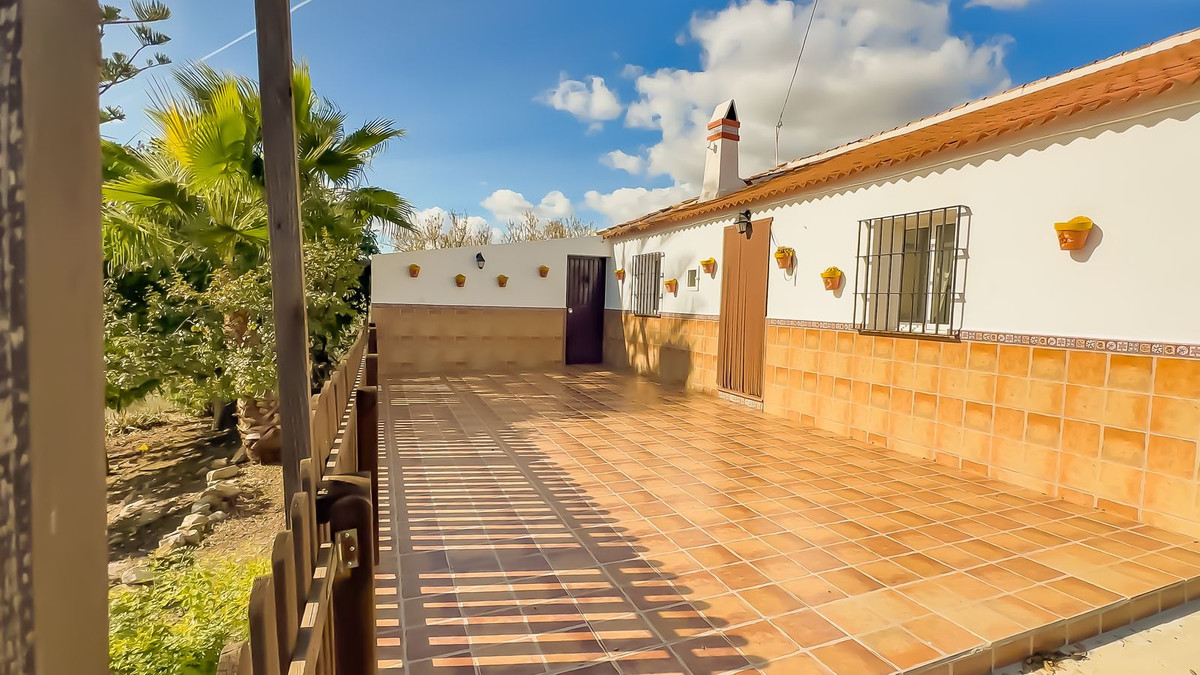 Se vende Finca - Cortijo de 2 dormitorios en Costa Del Sol, Málaga, España