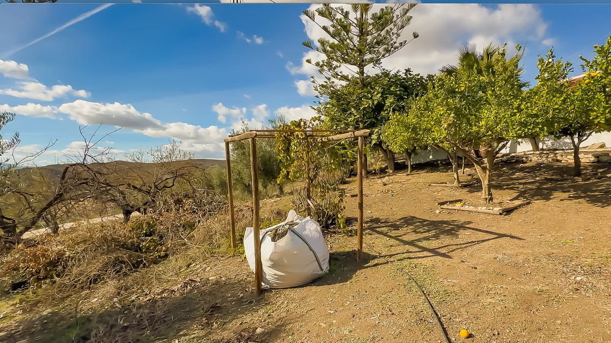 Se vende Finca - Cortijo de 2 dormitorios en Costa Del Sol, Málaga, España