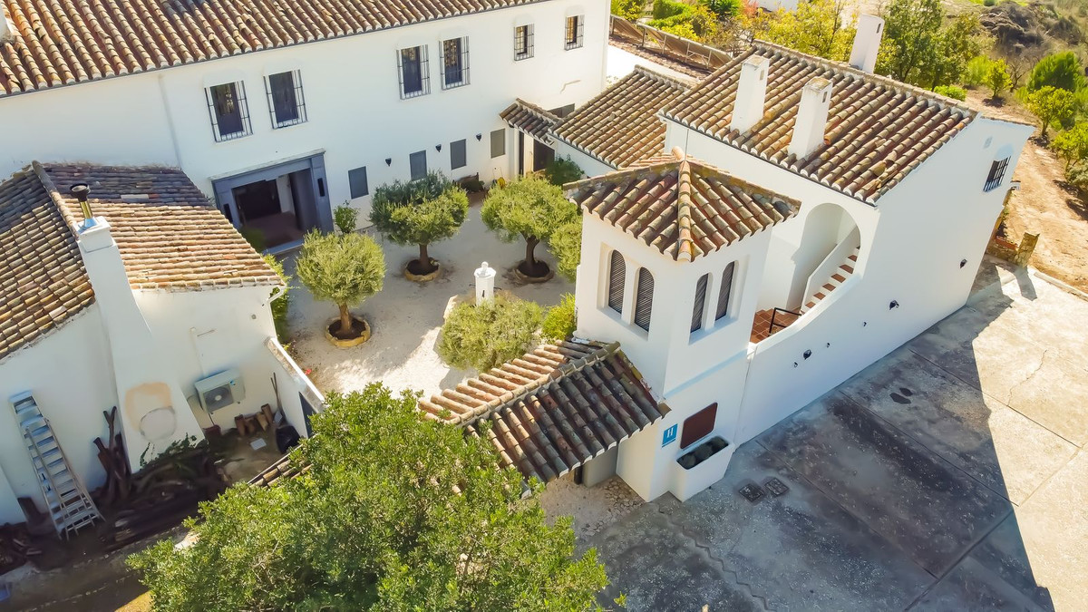 Se vende Finca - Cortijo de 13 dormitorios en Costa Del Sol, Málaga, España