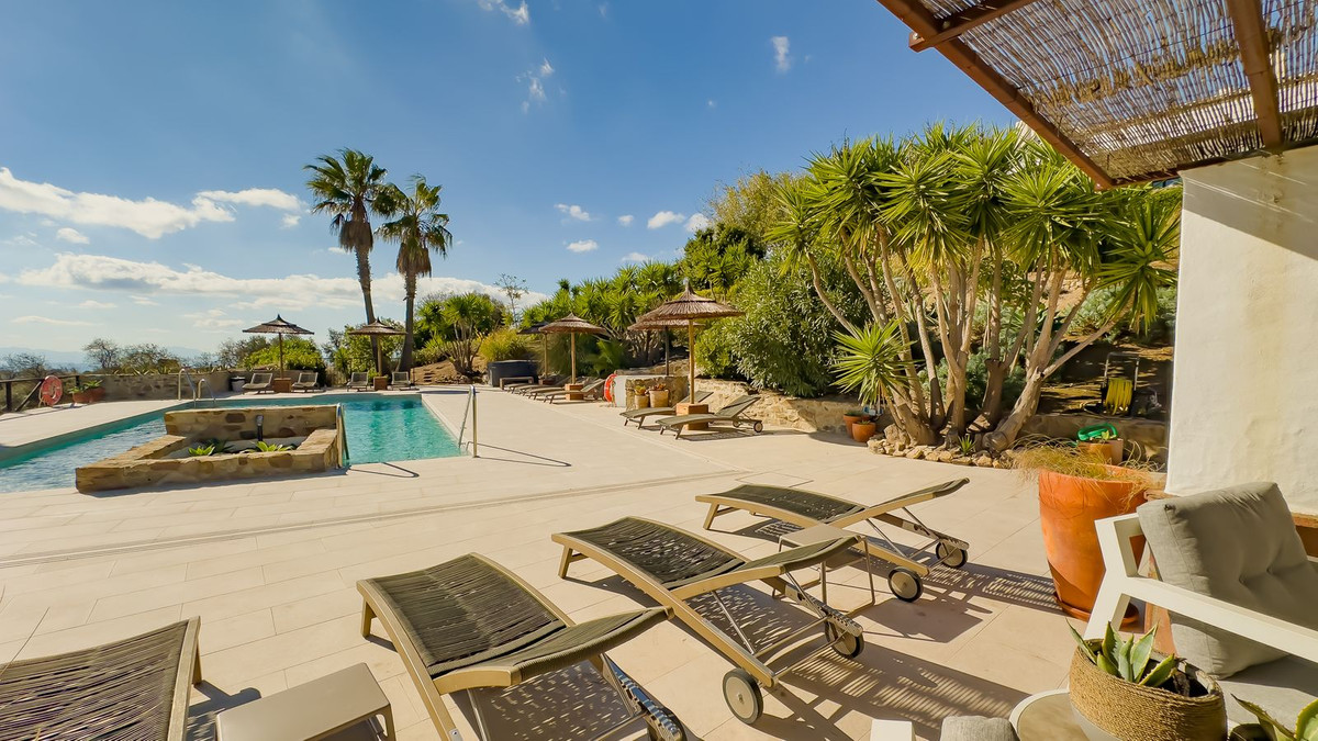 Se vende Finca - Cortijo de 13 dormitorios en Costa Del Sol, Málaga, España