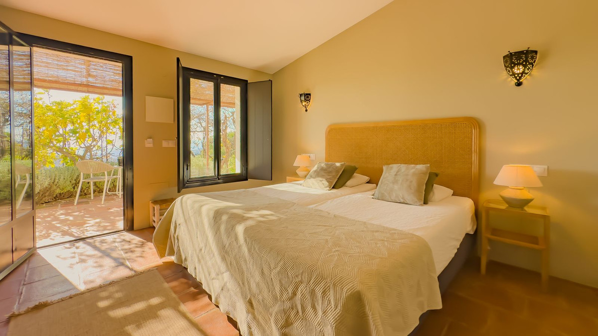 Se vende Finca - Cortijo de 13 dormitorios en Costa Del Sol, Málaga, España