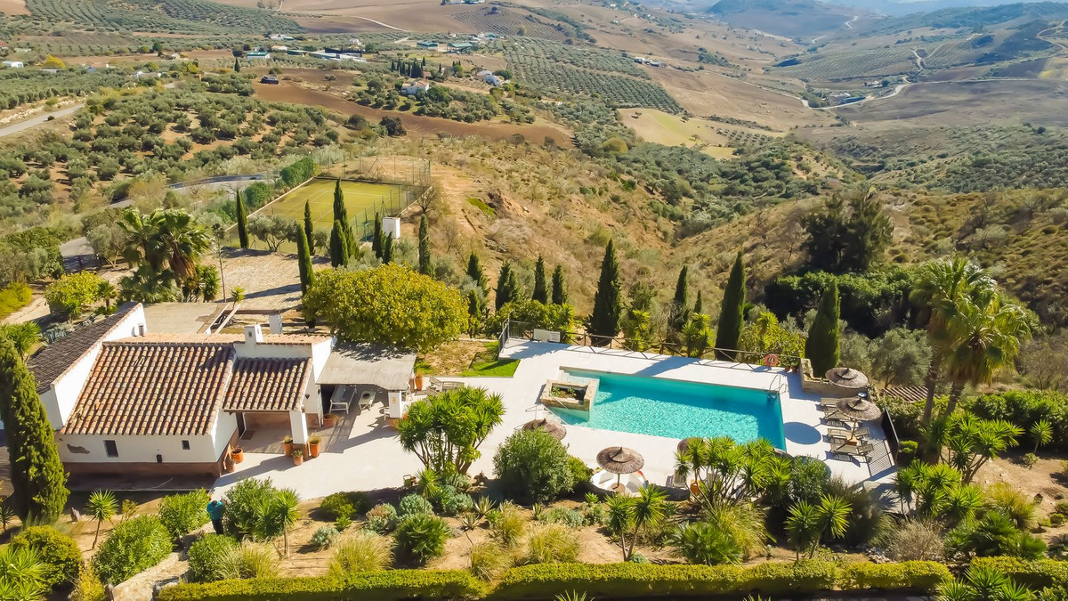 Se vende Finca - Cortijo de 13 dormitorios en Costa Del Sol, Málaga, España