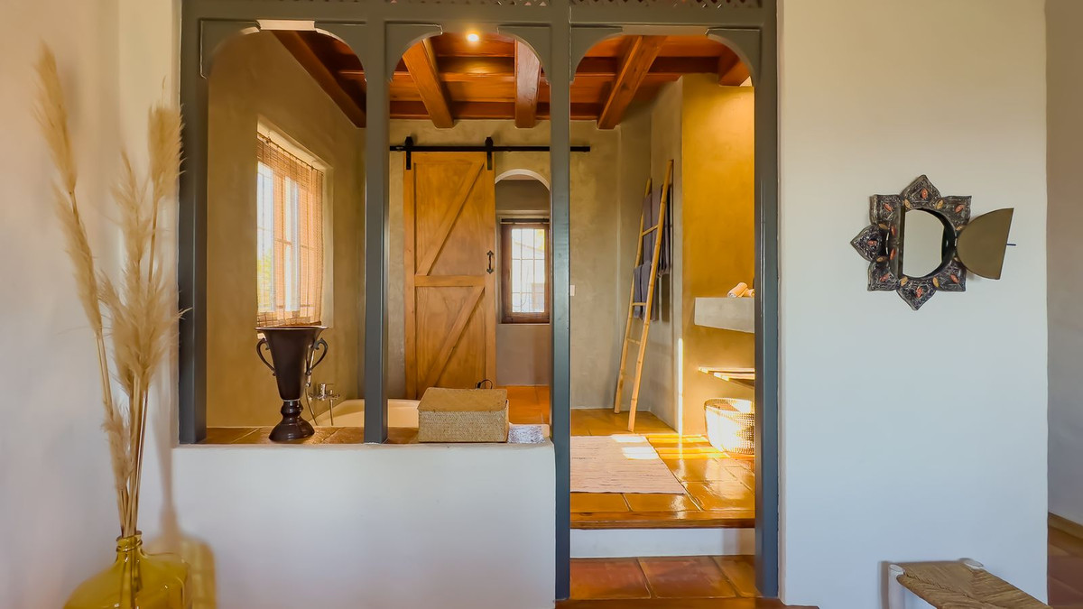 Se vende Finca - Cortijo de 13 dormitorios en Costa Del Sol, Málaga, España