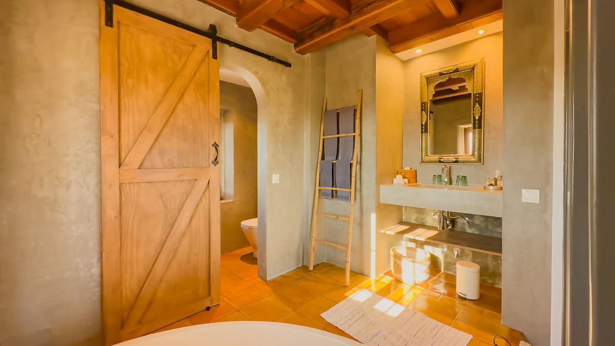 Se vende Finca - Cortijo de 13 dormitorios en Costa Del Sol, Málaga, España